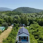 Alisa - Luxury Riverside Escape
