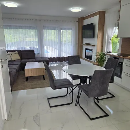 Villa Alisa - Luxury Riverside Escape Bihać