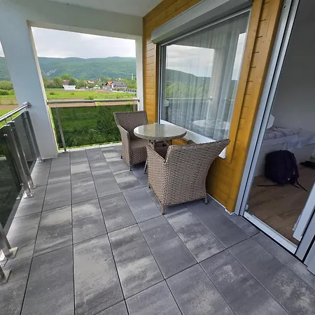 Alisa - Luxury Riverside Escape Villa