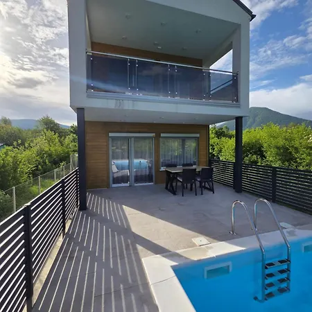 Alisa - Luxury Riverside Escape Villa Bihać