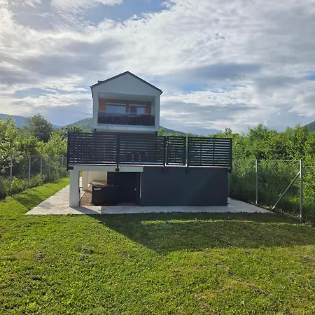 Alisa - Luxury Riverside Escape *