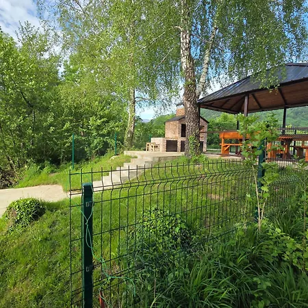 Alisa - Luxury Riverside Escape Villa *