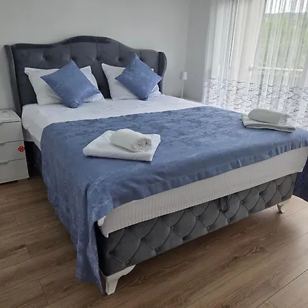 Villa Alisa - Luxury Riverside Escape Bihać